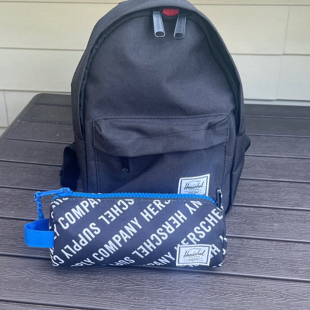 Herschel Supply Company  Backpack Bundle EUC